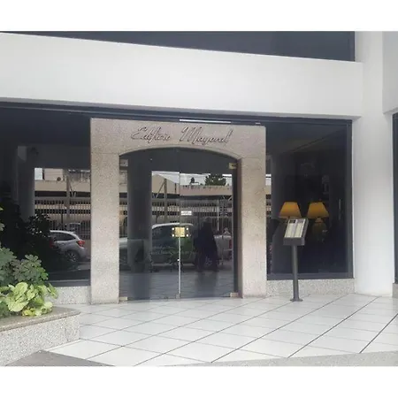 Departamento En Microcentro Con Cochera Salta Exterior photo